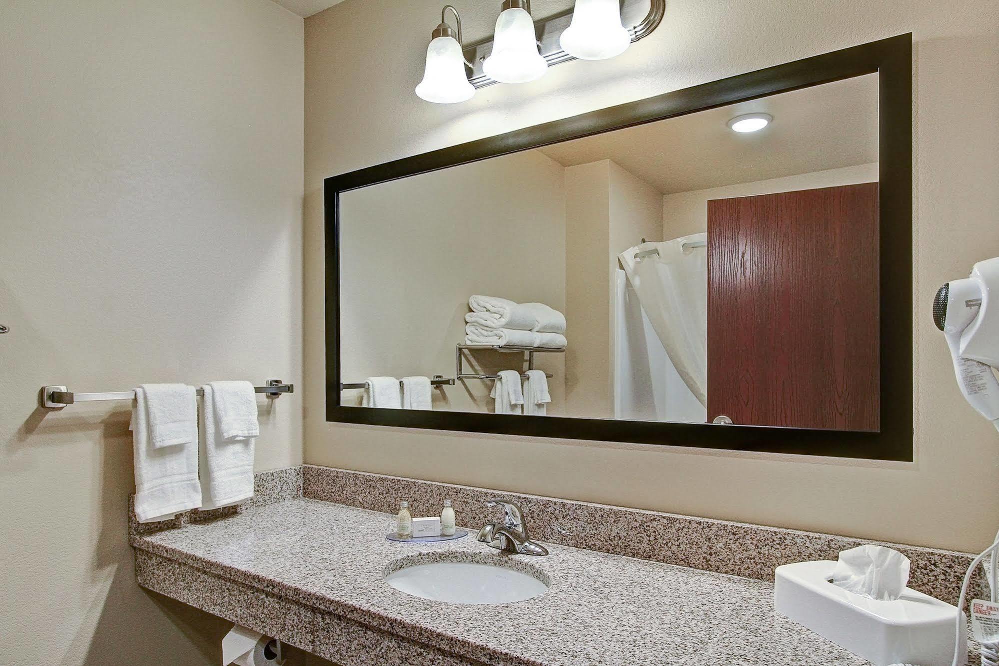 Cobblestone Hotel & Suites Pulaski/Green Bay Ngoại thất bức ảnh