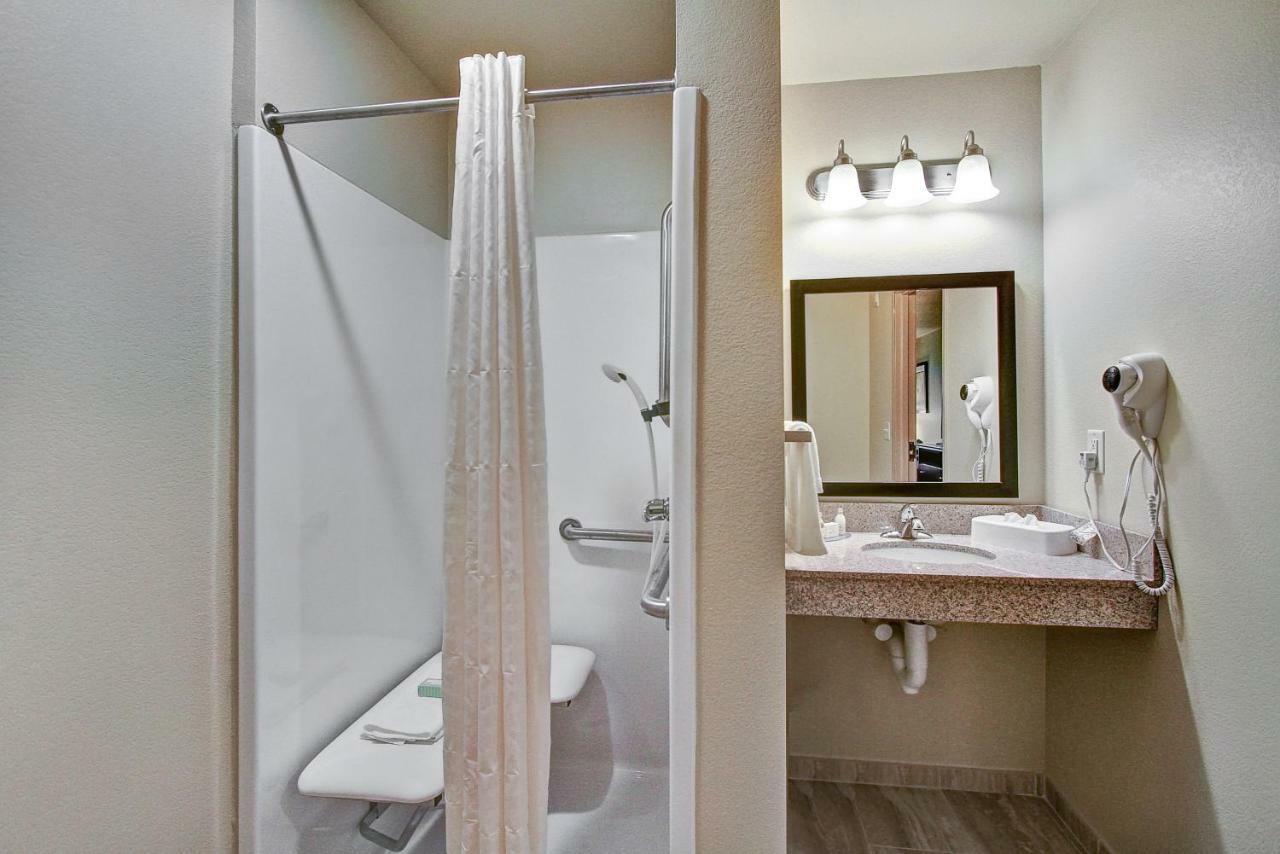 Cobblestone Hotel & Suites Pulaski/Green Bay Ngoại thất bức ảnh